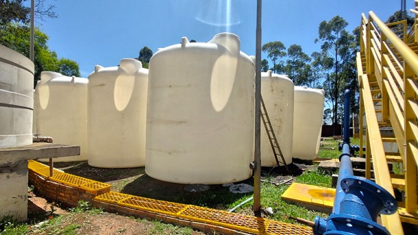 Tanques onde o hipoclorito pronto fica armazenado (1)