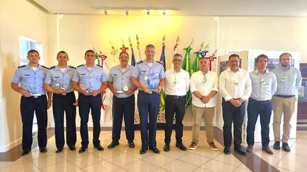 Corsan homenageia militares da Base Aérea de Canoas